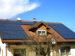 Photovoltaik auf einem Dach © Zauberhut - Fotolia.com