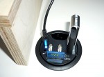 Schreibtisch mit Tisch-Kabeldose für USB, Audio, Cardreader