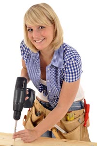 Frau beim Bohren, Bildrechte Dan Race - Fotolia