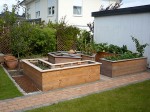 Die fertigen Hochbeete in unserem Garten