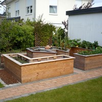 Die fertigen Hochbeete in unserem Garten