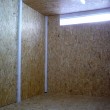 Schuppen mit OSB-Platten verkleidet
