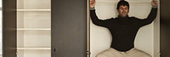 Der Mann im Kleiderschrank