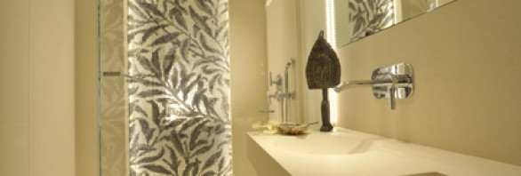 Indirekte LED-Beleuchtung im Badezimmer