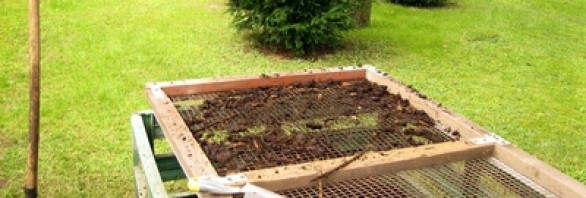 Kompost im Garten sieben