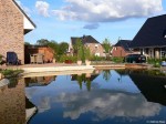 Schwimmteich oder Badeteich im eigenen Garten