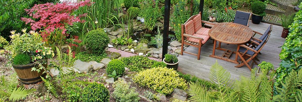 Blick von oben in den Garten