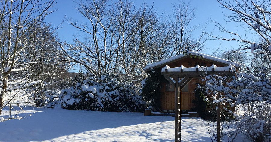 Ein Gartenhaus im Winter kann auch beheizt werden