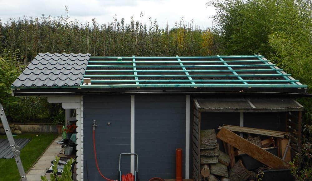Dach beim Gartenhaus mit Pfannenblechen nachhaltig ...