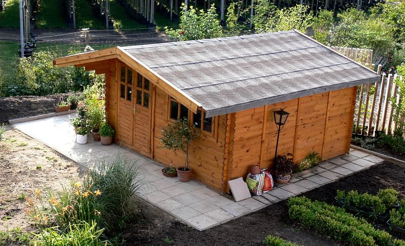 Gartenhaus aus Holz im Garten