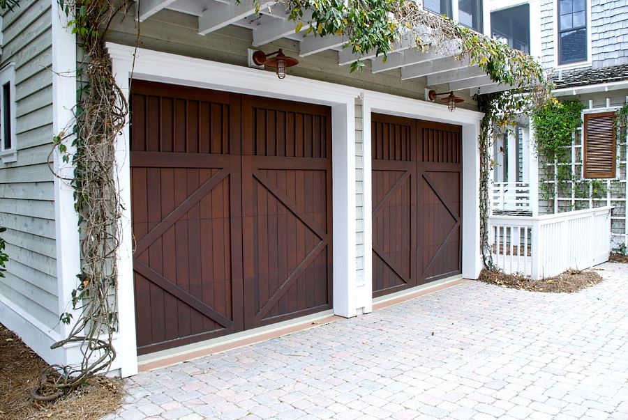 Holz Carport mit Garagentoren