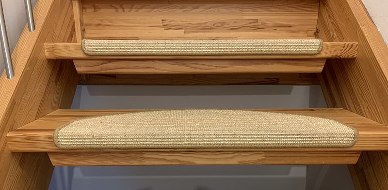 Holztreppe Mit Treppenauflage