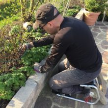 Kneester im Einsatz im Garten