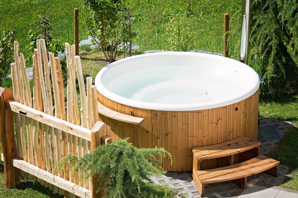 Outdoor Whirlpool winterfest machen um lange Spaß daran zu haben